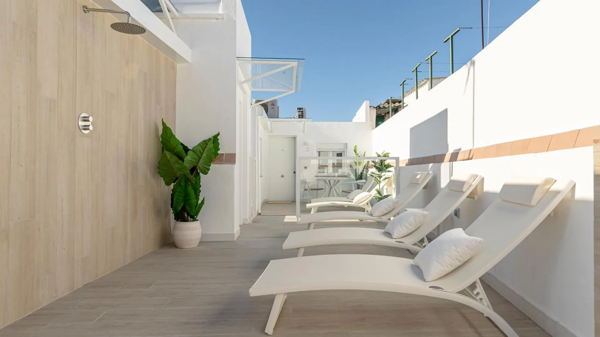 Isg Apartments Faustino 45-0 Sevilla