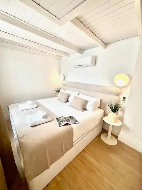 Isg Apartments Faustino 45-0 Sevilla