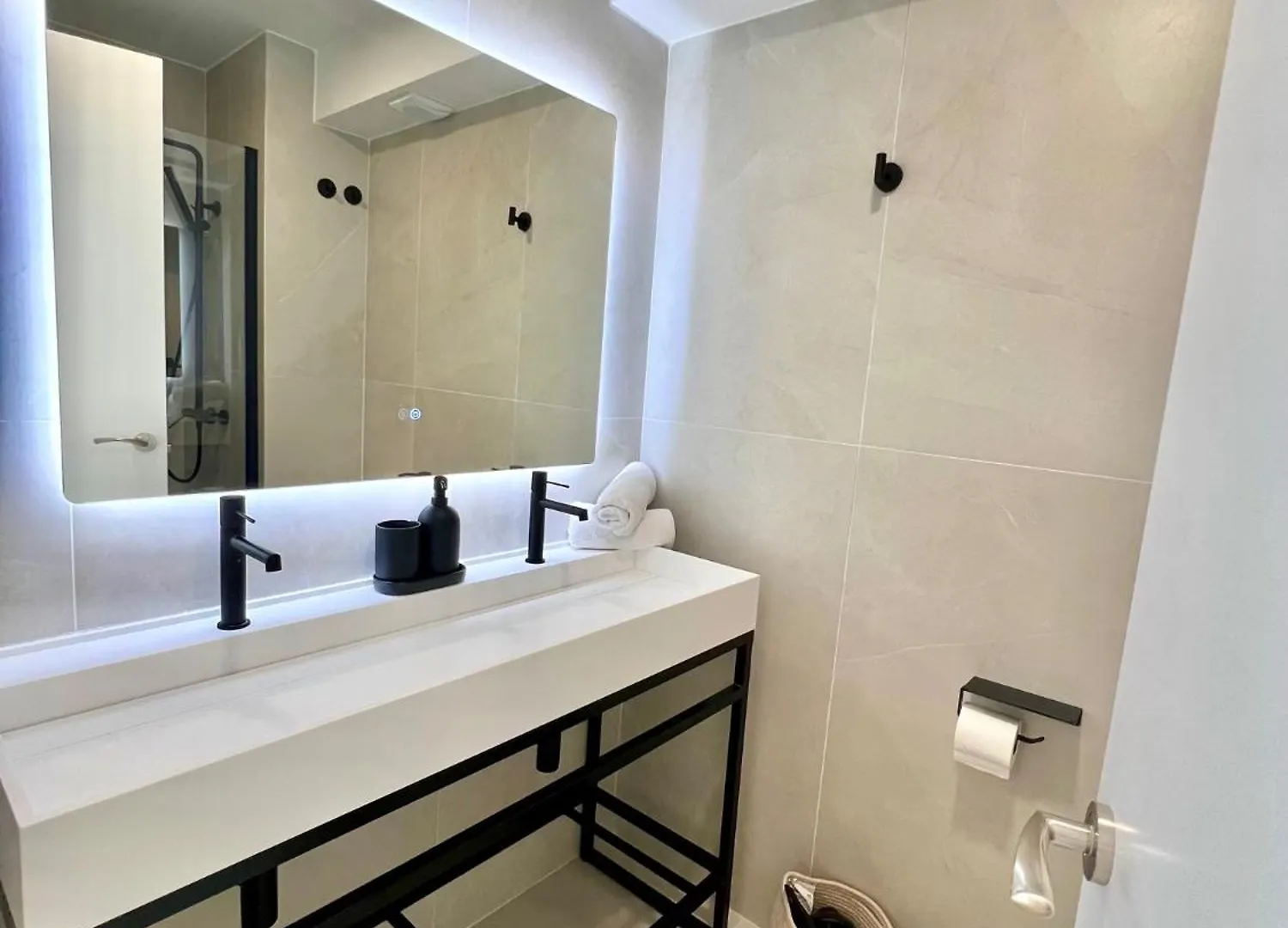 Isg Apartments Faustino 45-0 Sevilha
